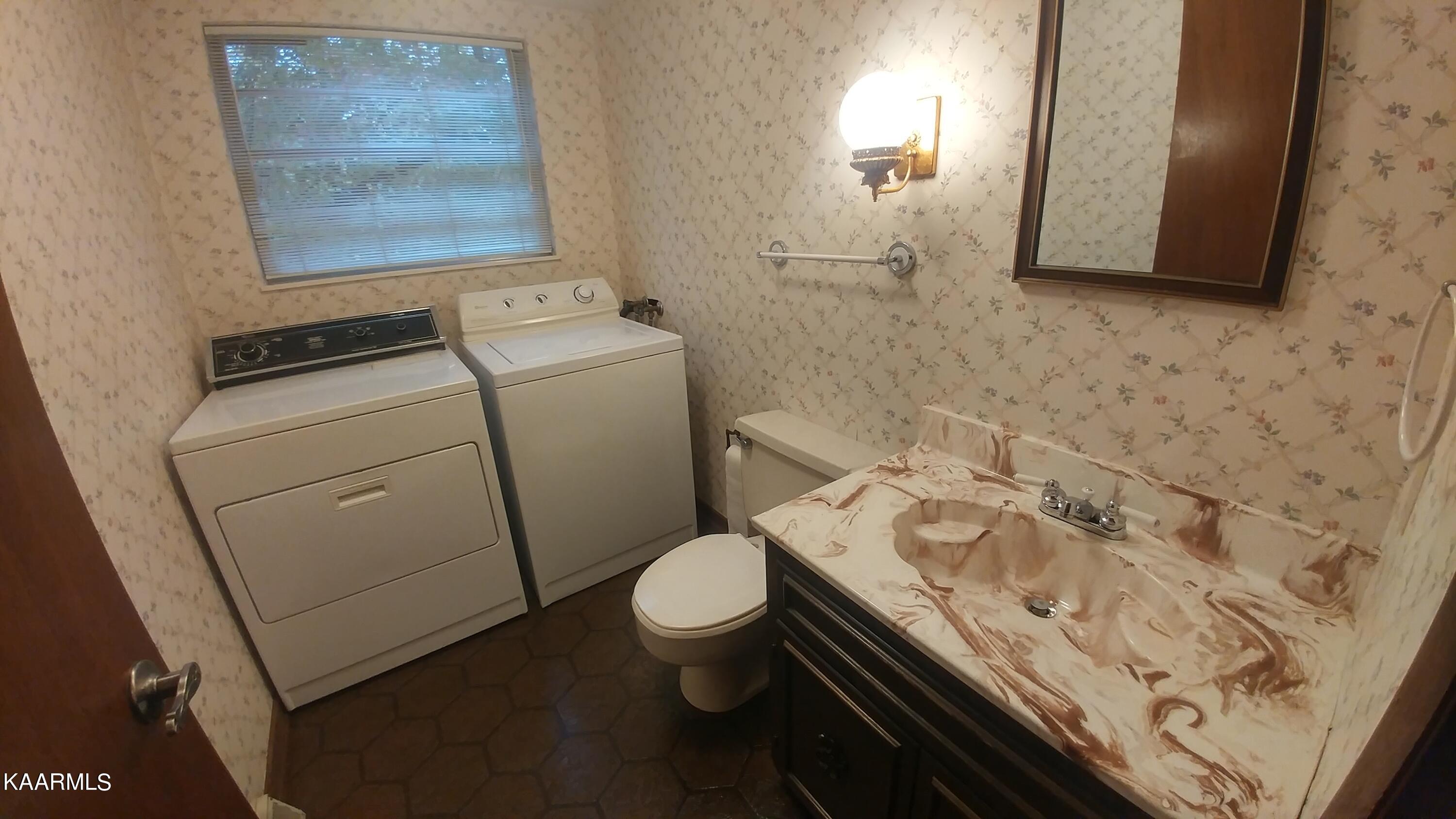 111 Greenbriar Lane Oak Ridge, TN 37830 - Photo 12 of 29 1030210932_HDR