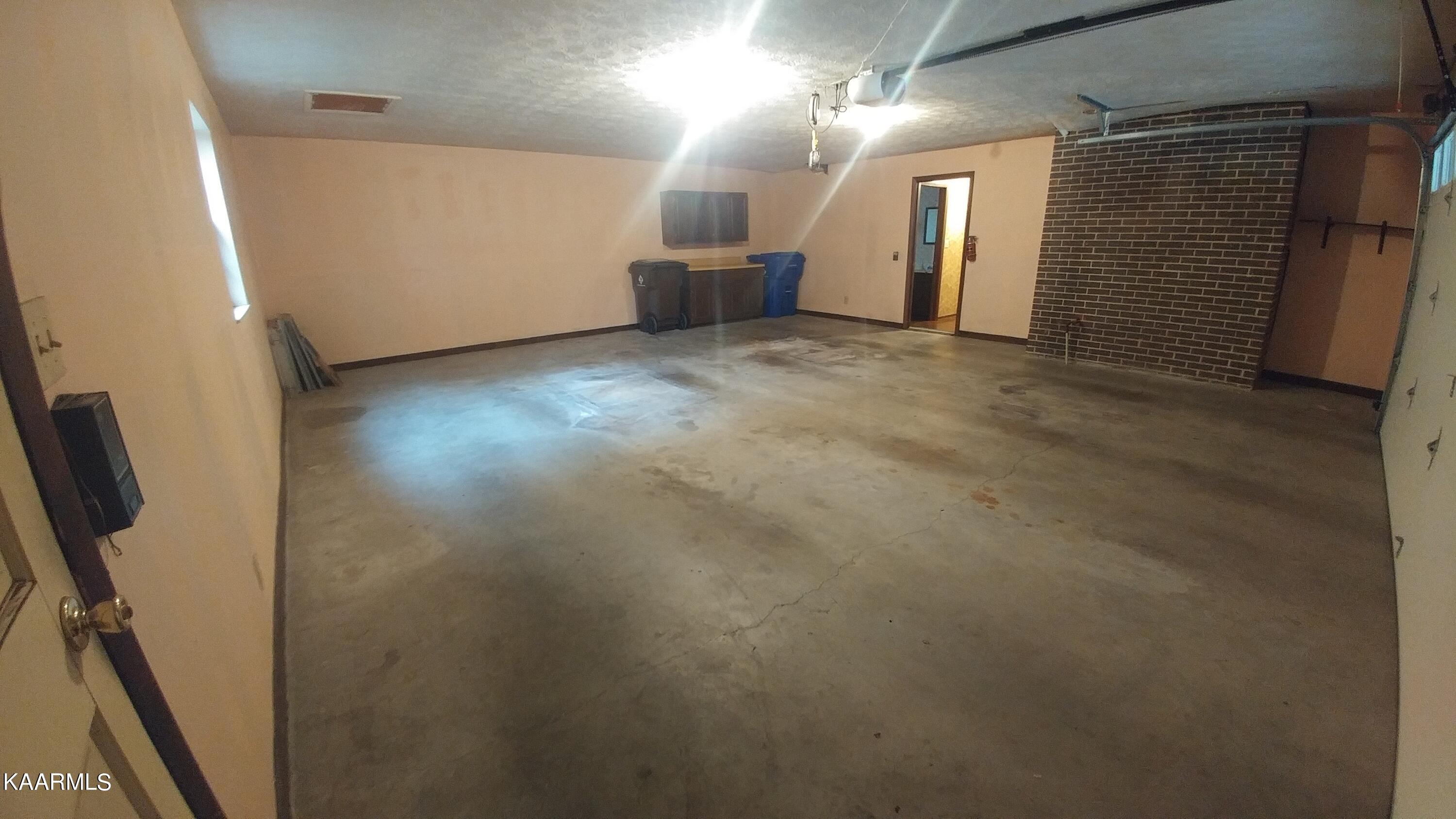 111 Greenbriar Lane Oak Ridge, TN 37830 - Photo 14 of 29 1030210932a_HDR