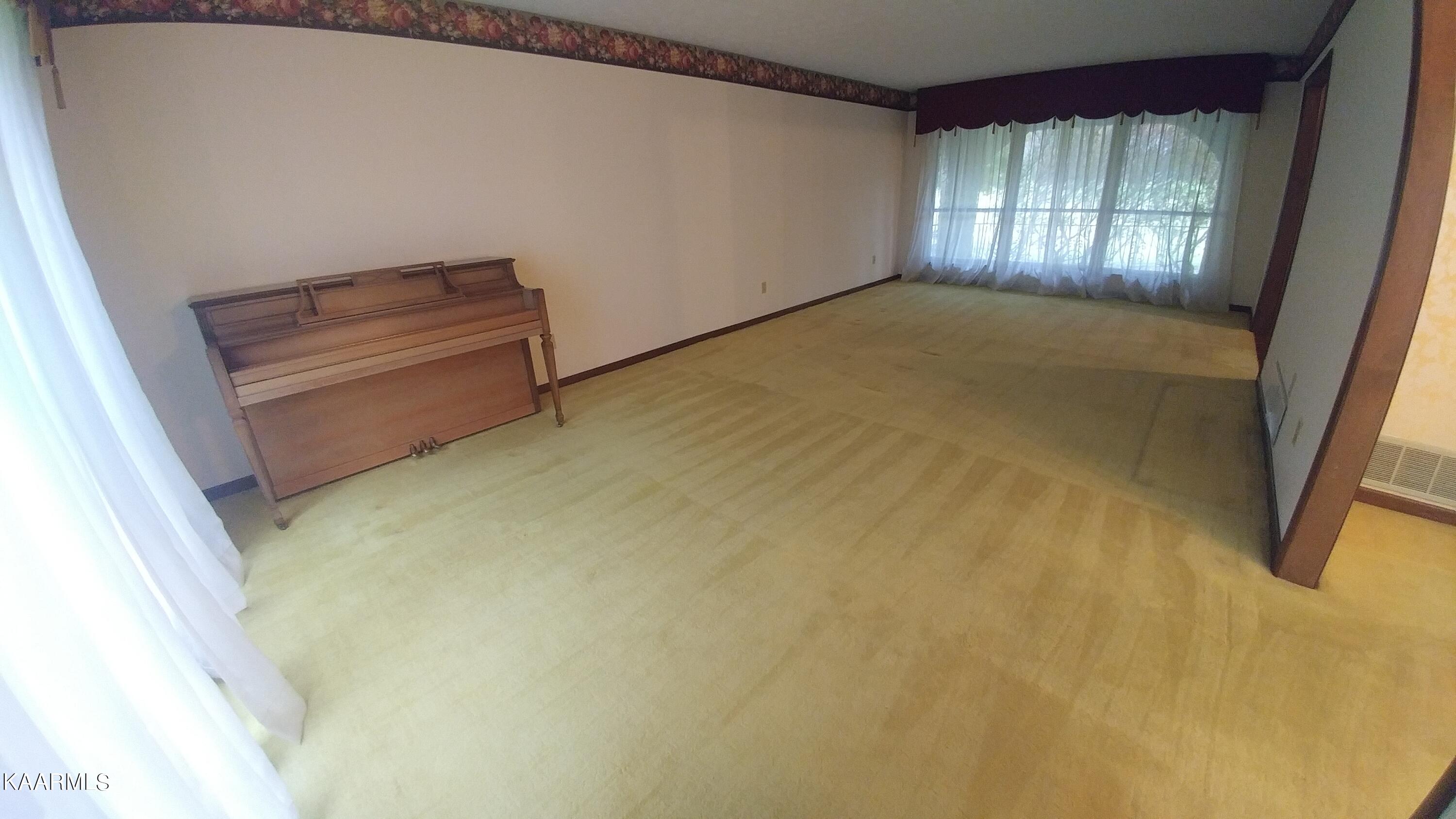 111 Greenbriar Lane Oak Ridge, TN 37830 - Photo 5 of 29 1030210934_HDR