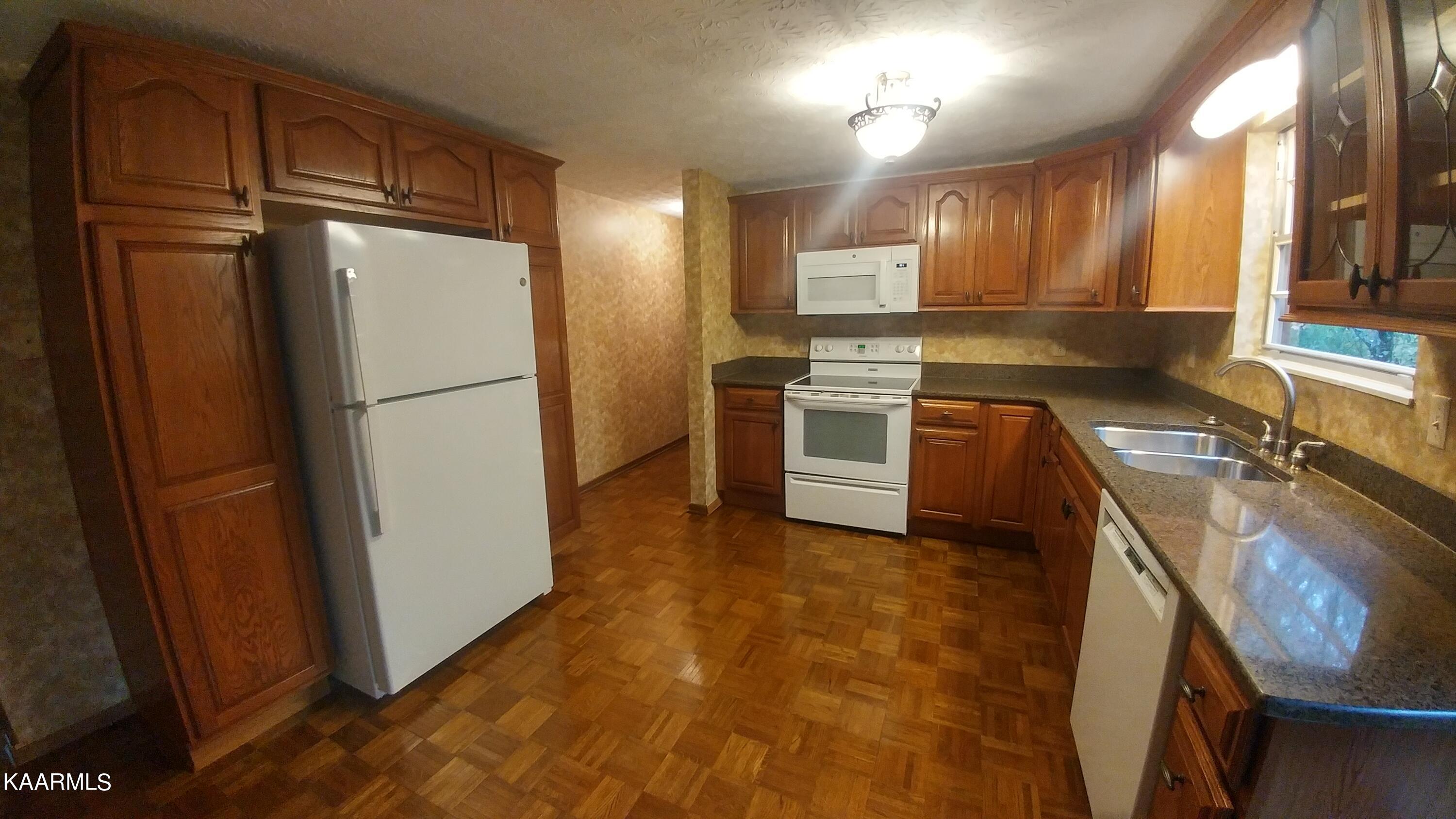 111 Greenbriar Lane Oak Ridge, TN 37830 - Photo 8 of 29 1030210931a_HDR