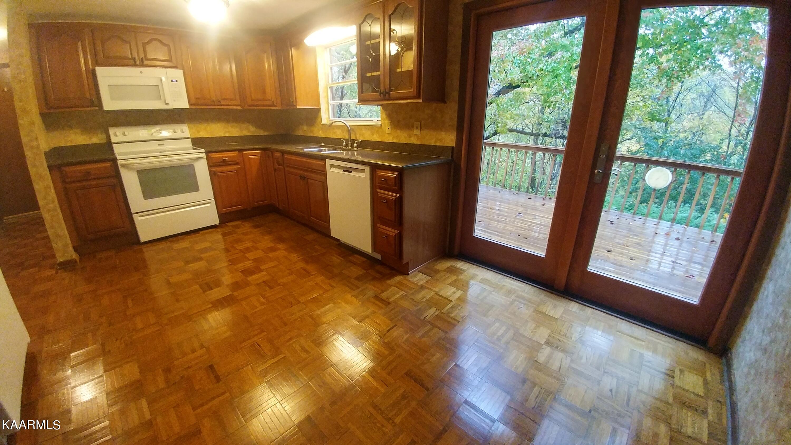 111 Greenbriar Lane Oak Ridge, TN 37830 - Photo 9 of 29 1030210931_HDR