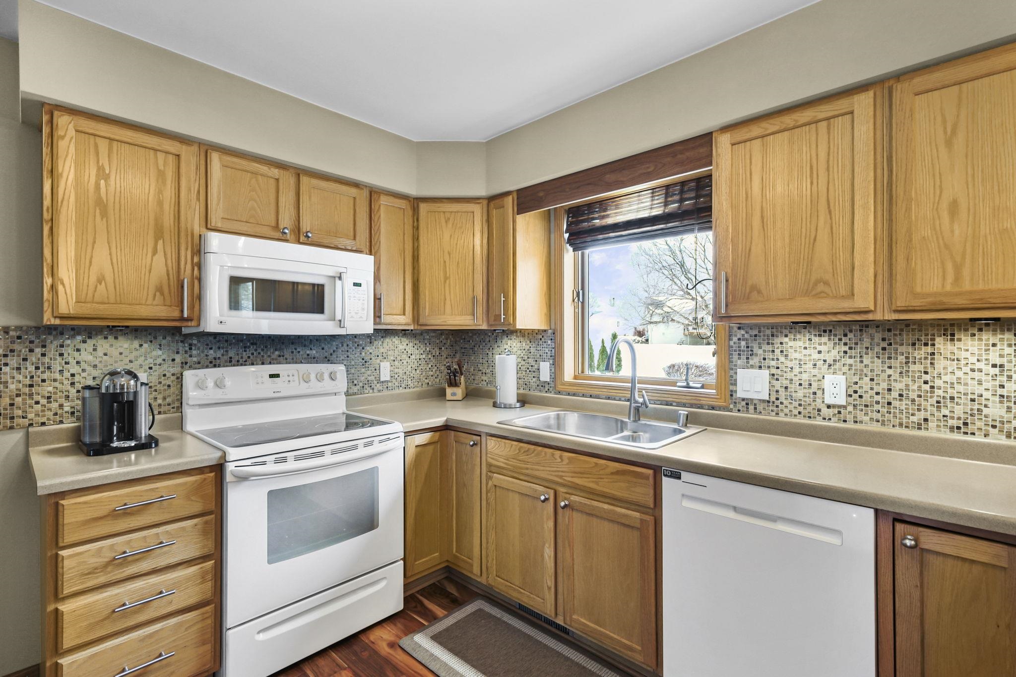 550 North Heatherstone Drive Sun Prairie, WI 53590 - Photo 14 of 46