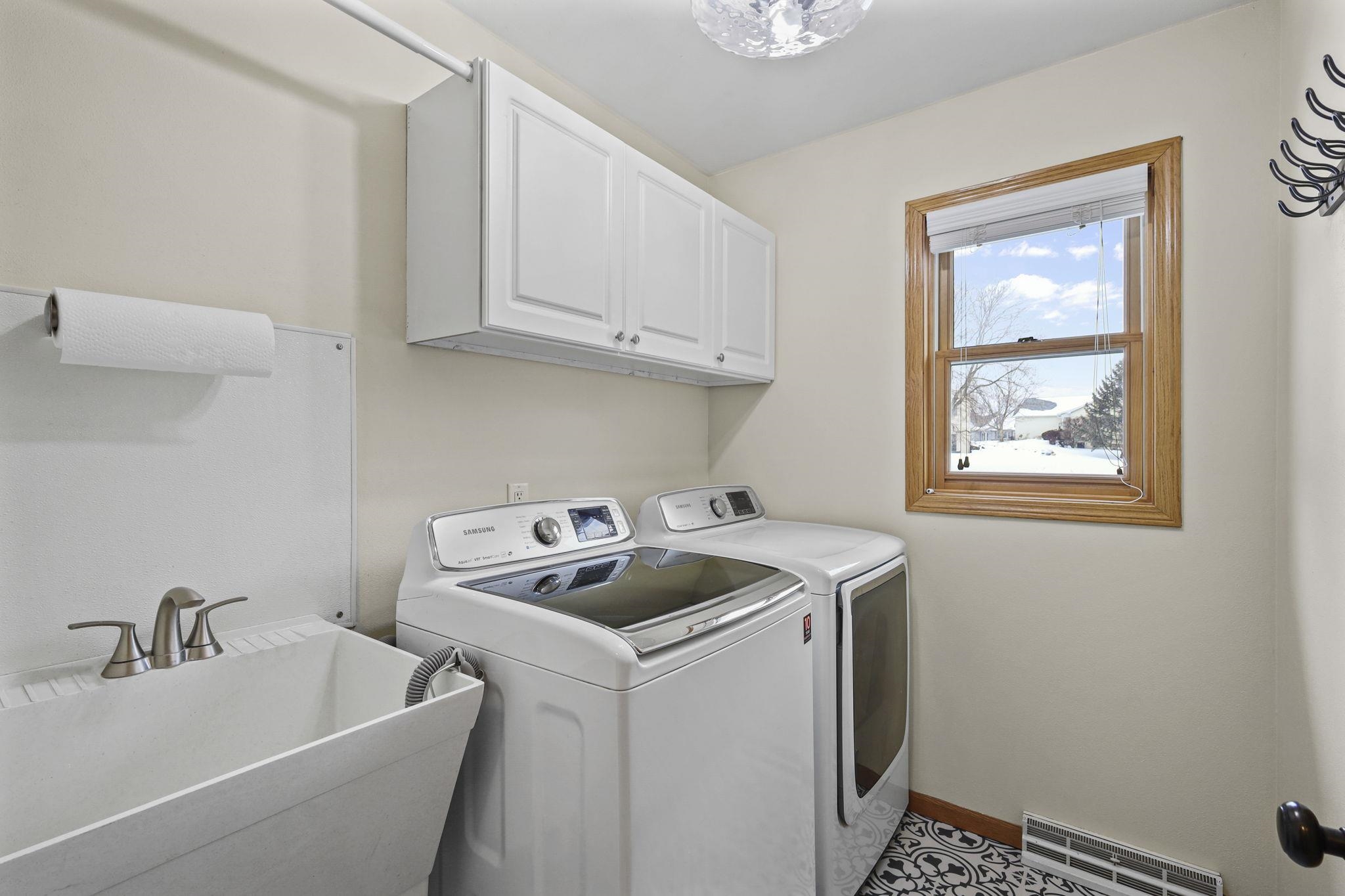 550 North Heatherstone Drive Sun Prairie, WI 53590 - Photo 15 of 46