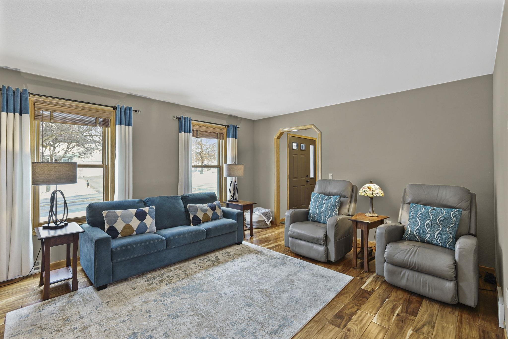 550 North Heatherstone Drive Sun Prairie, WI 53590 - Photo 3 of 46