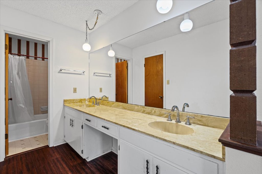 7229 South Brook Drive Austin, TX 78736 - Photo 11 of 20 Primary bath, double vanity, walk-in closet