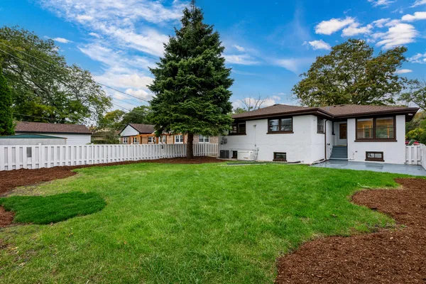 $569,900 | 9539 Lorel Avenue, Skokie, IL 60077