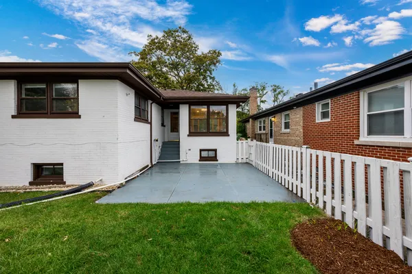 $569,900 | 9539 Lorel Avenue, Skokie, IL 60077