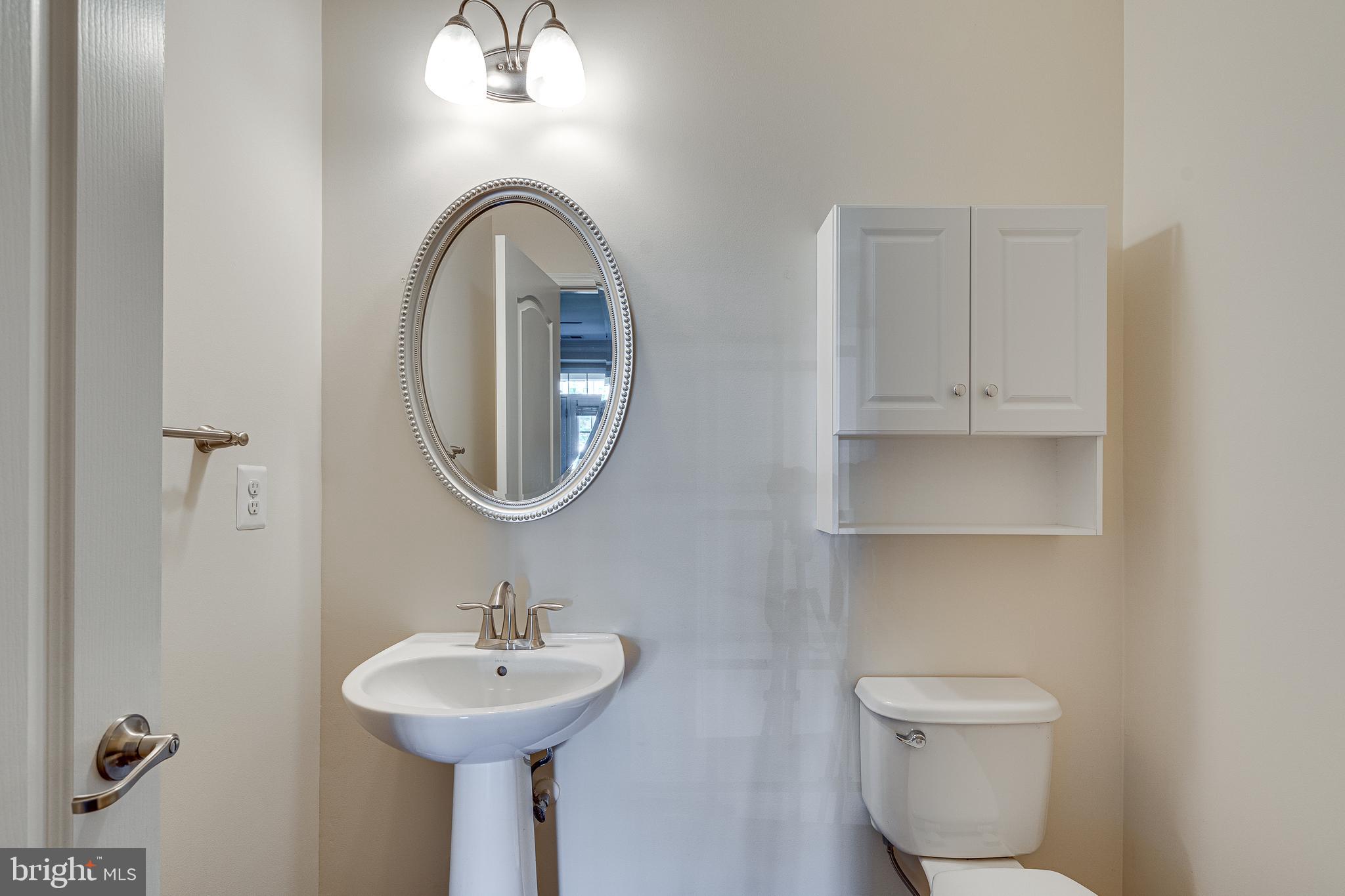 42554 Sunset Ridge Square Ashburn, VA 20148 - Photo 14 of 33 Main Level Powder Room