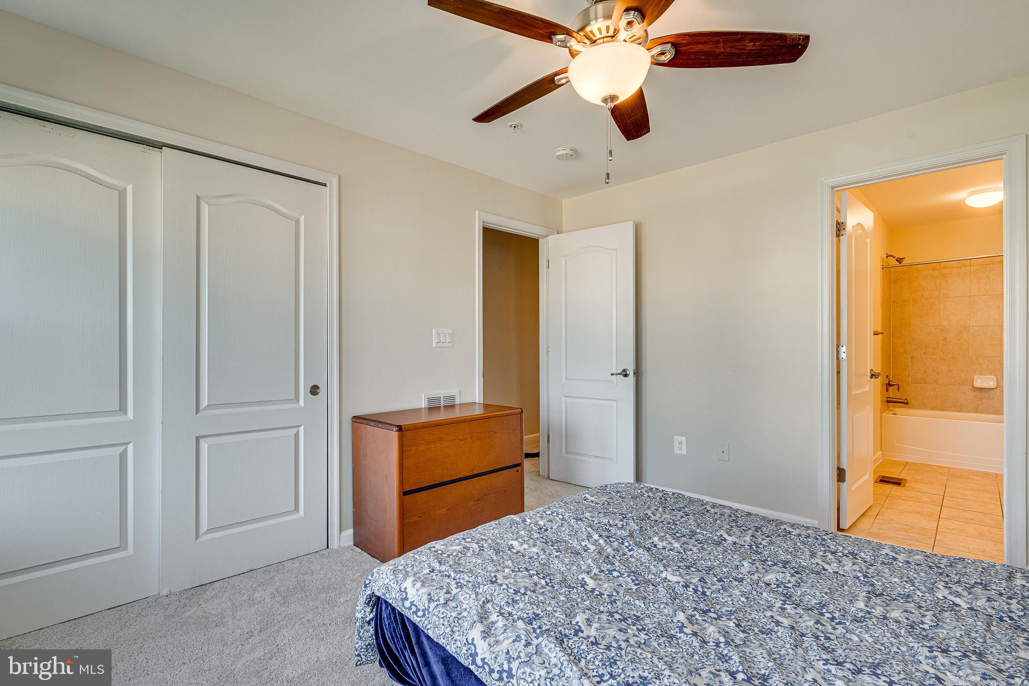 42554 Sunset Ridge Square Ashburn, VA 20148 - Photo 24 of 33 Second Bedroom With Attached Full Bathroom