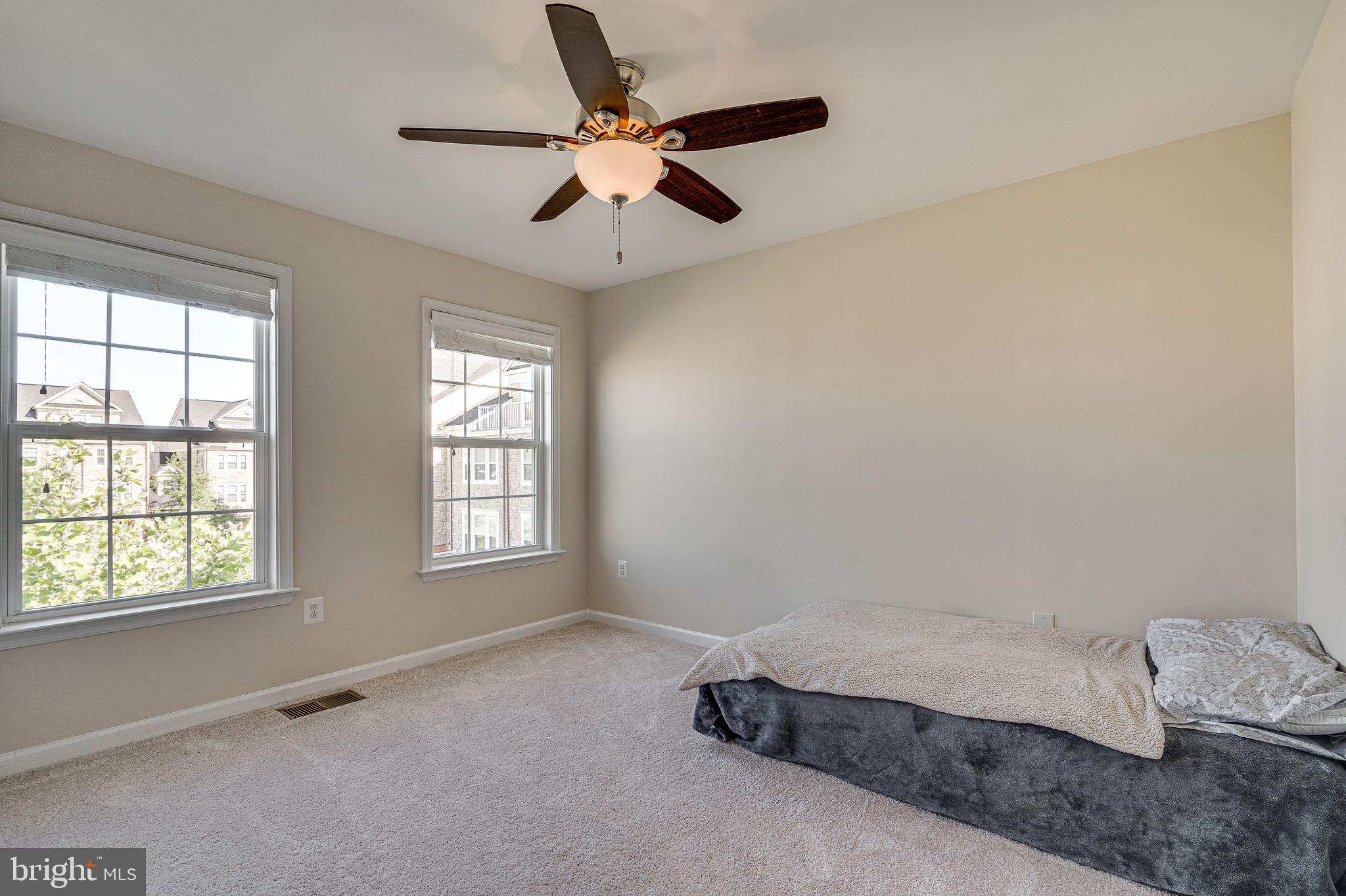 42554 Sunset Ridge Square Ashburn, VA 20148 - Photo 26 of 33 Third Bedroom