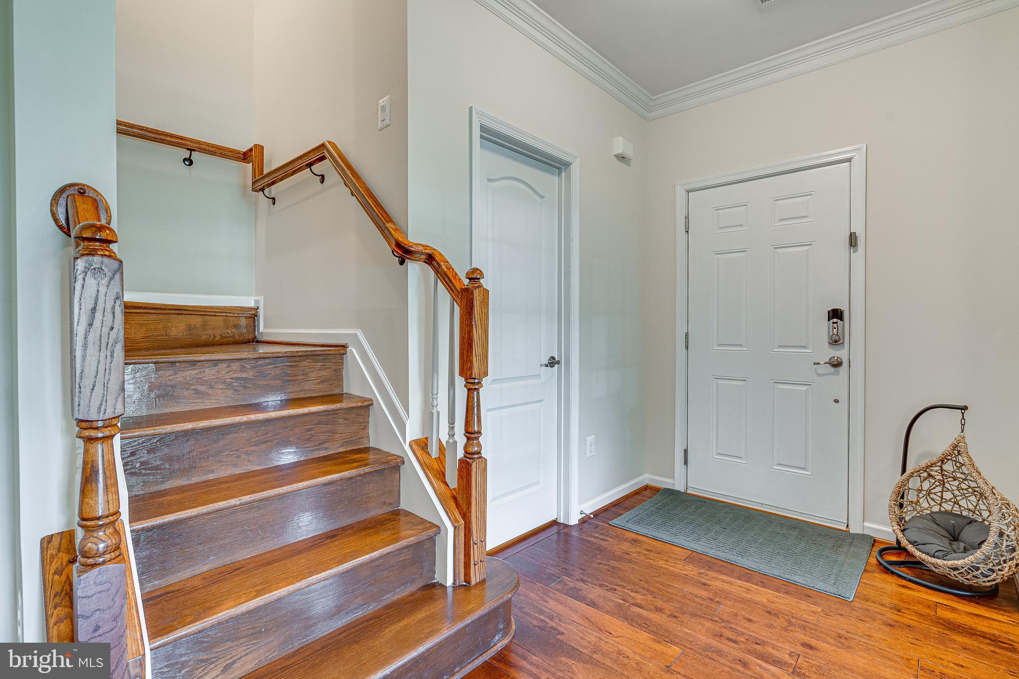 42554 Sunset Ridge Square Ashburn, VA 20148 - Photo 5 of 33 Foyer