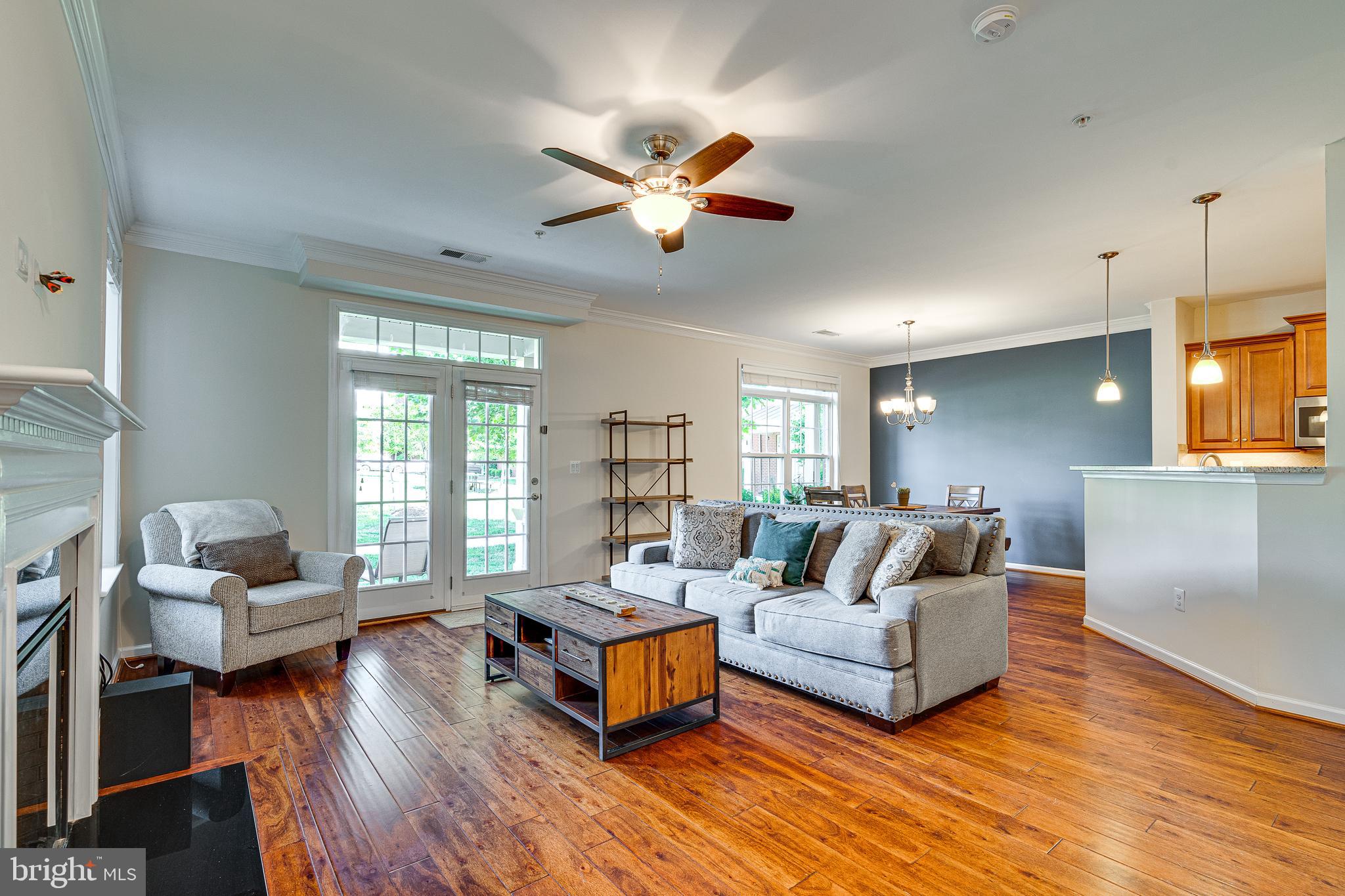 42554 Sunset Ridge Square Ashburn, VA 20148 - Photo 6 of 33 Living Room