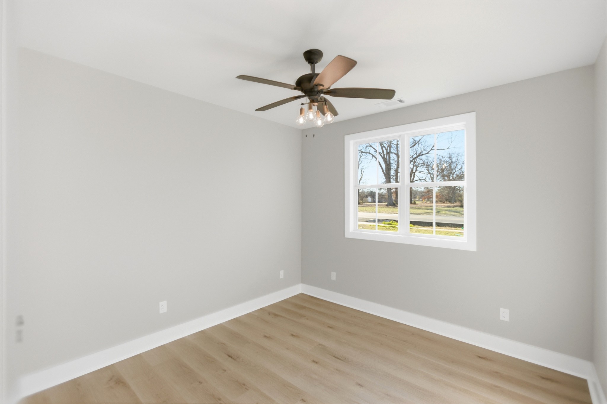 90 Kings Lane Tullahoma, TN 37388 - Photo 38 of 39 an empty room with windows and fan