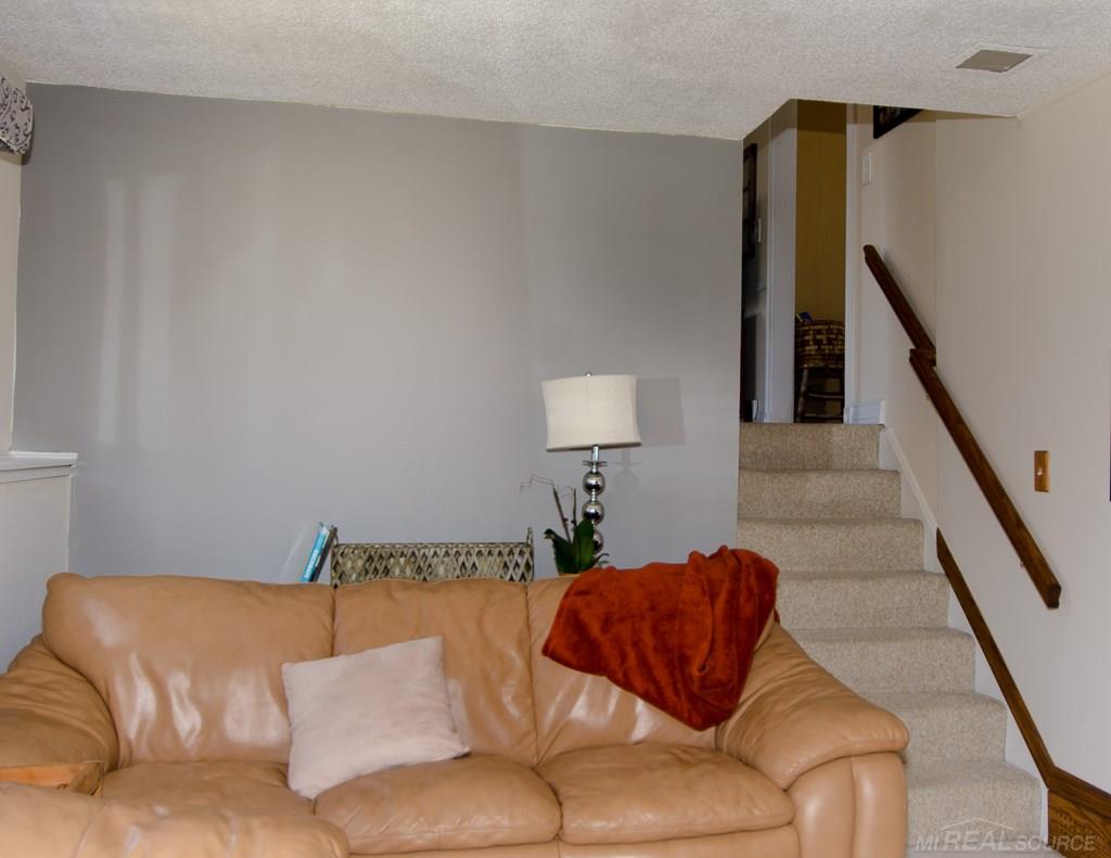 3254 Newton Road Commerce Township, MI 48382 - Photo 14 of 37 31237237-13.JPG