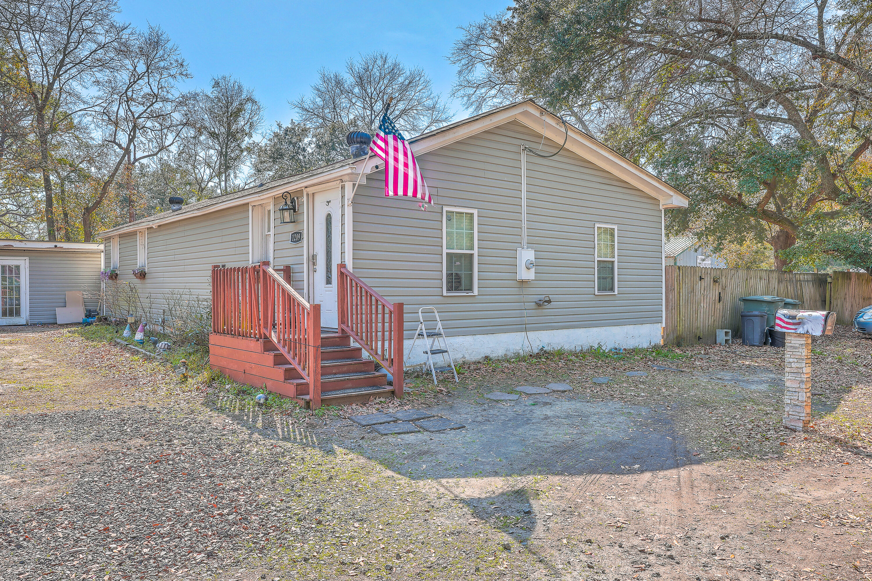 1209 Palm Street Hanahan, SC 29410 - Photo 3 of 24 Front of the home