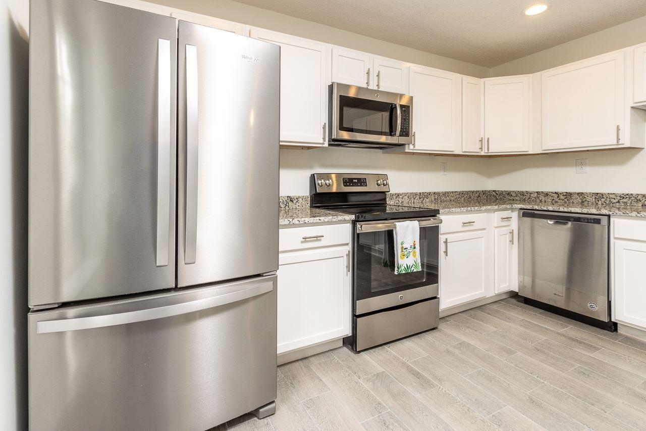 7882 Macon Road Memphis, TN 38018 - Photo 4 of 13 a kitchen with stainless steel appliances a refrigerator stove and microwave
