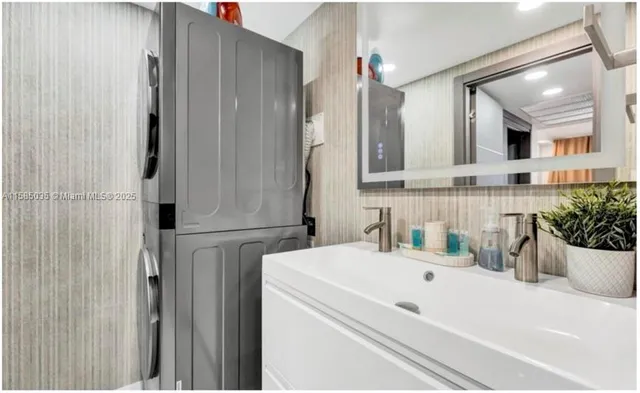 $5,500 | 4001 South Ocean Drive, Unit 3L, Hollywood, FL 33019