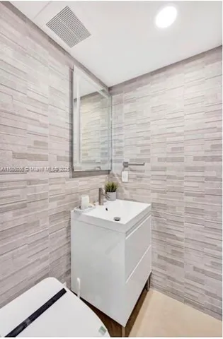 $5,500 | 4001 South Ocean Drive, Unit 3L, Hollywood, FL 33019