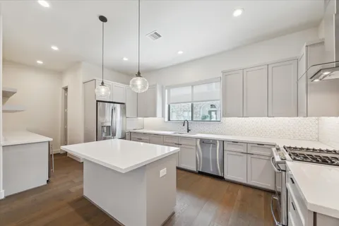 $574,999 | 1122 Thompson Street, Houston, TX 77007