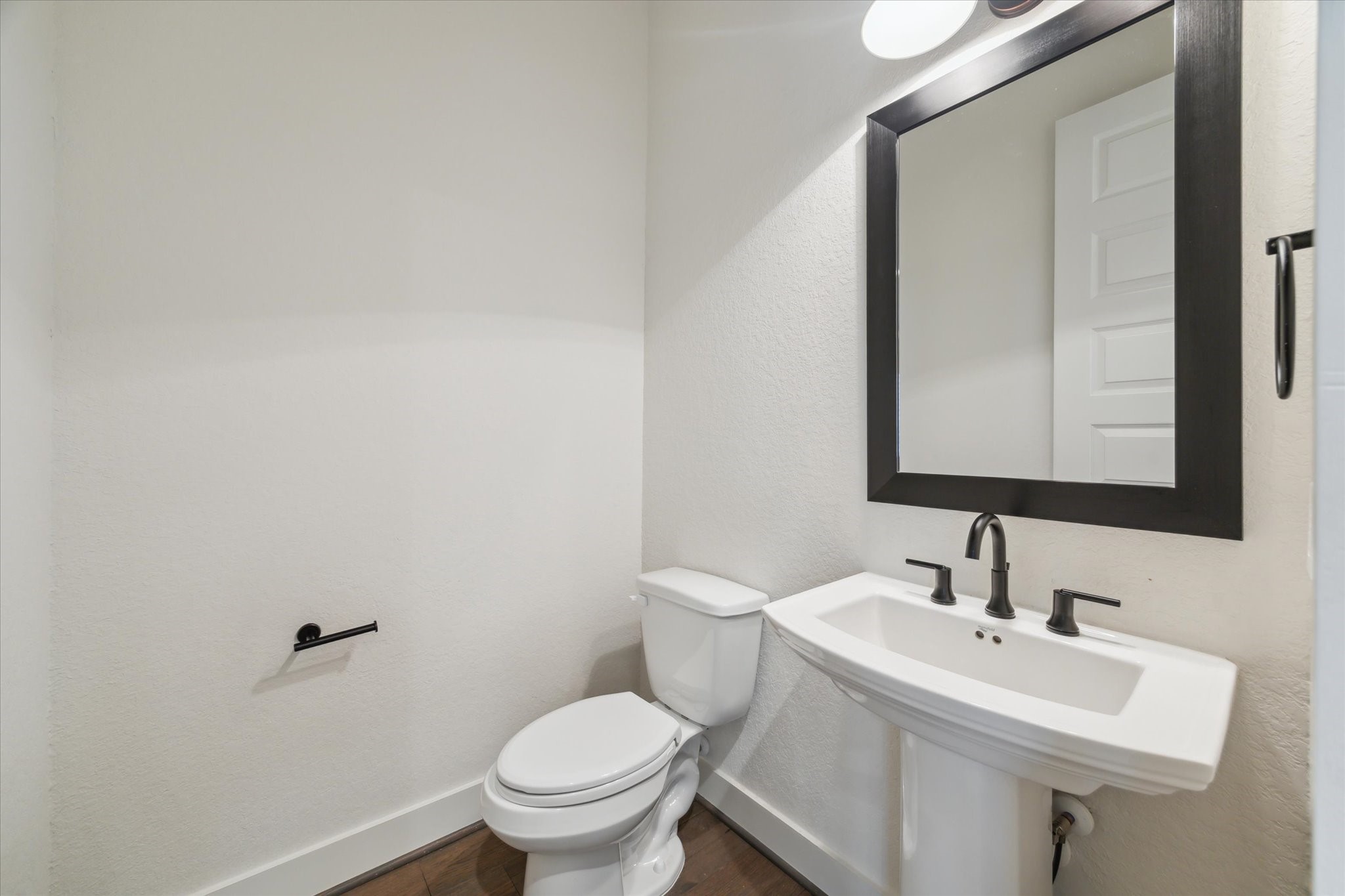 1122 Thompson Street Houston, TX 77007 - Photo 16 of 24 Powder bathroom is located on the 2nd floor.