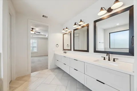 $574,999 | 1122 Thompson Street, Houston, TX 77007