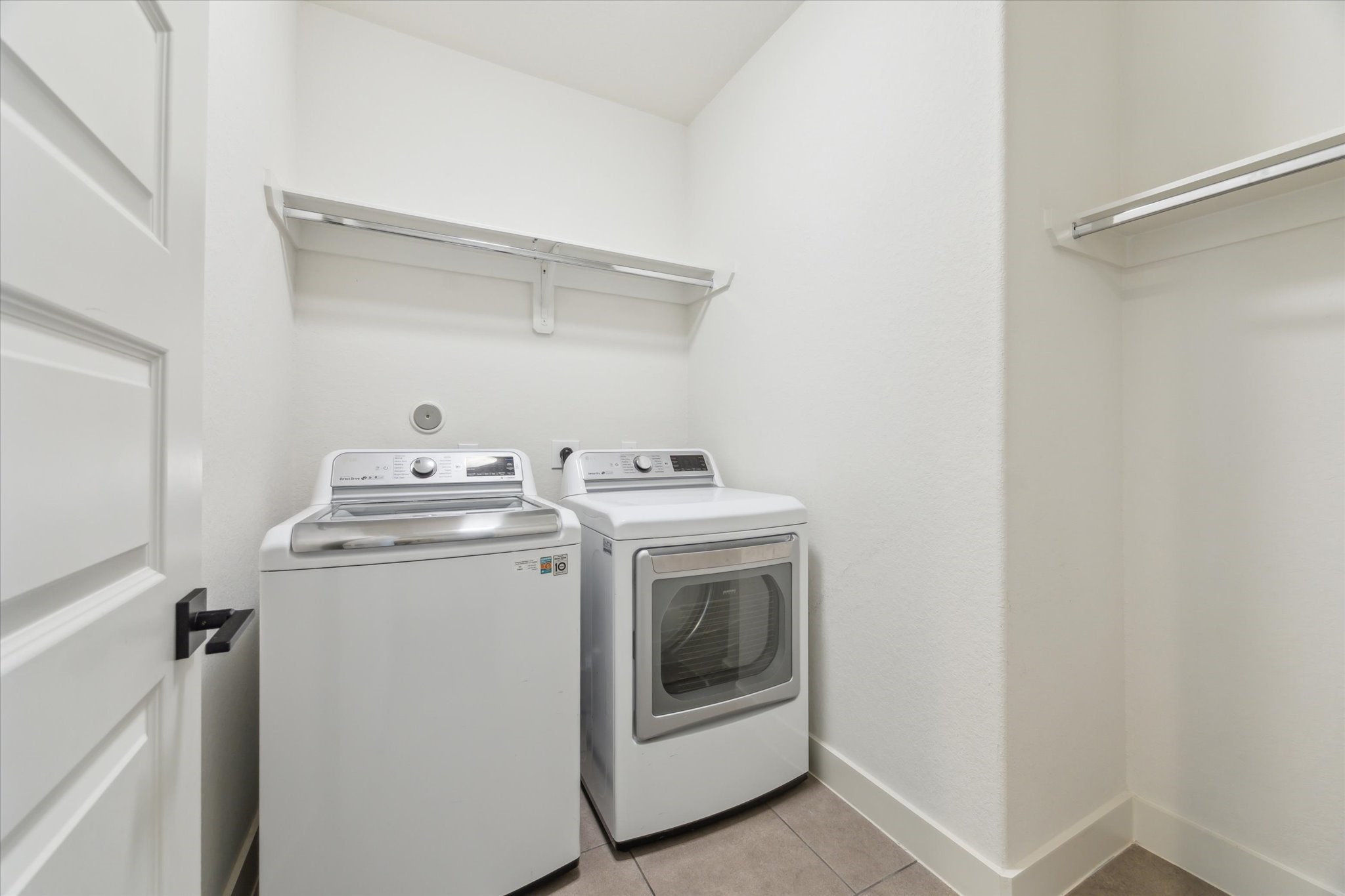 1122 Thompson Street Houston, TX 77007 - Photo 24 of 24 Laundry room is located on the 3rd floor.