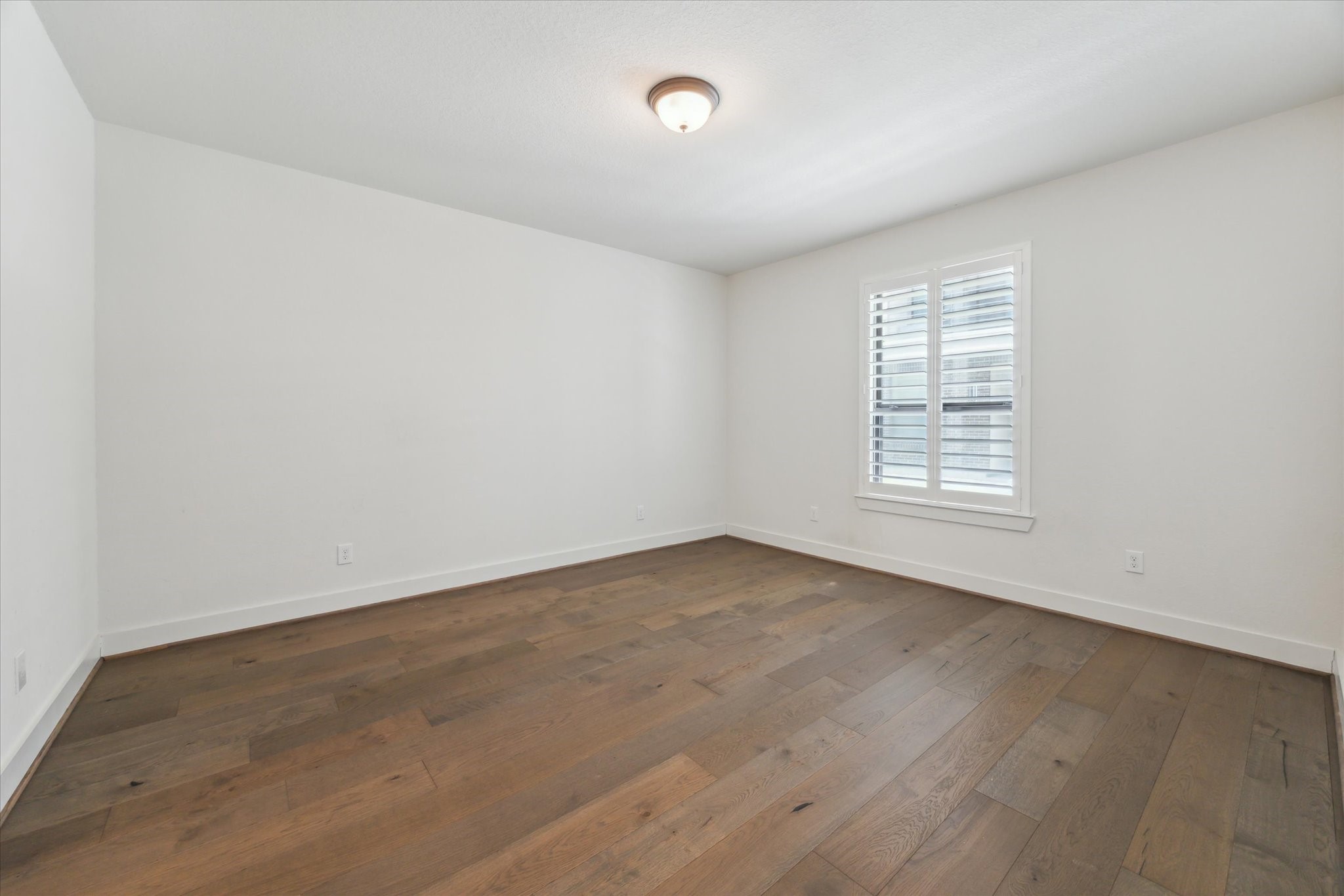 1122 Thompson Street Houston, TX 77007 - Photo 5 of 24 1st floor guest bedroom.