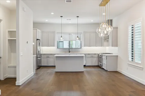 $574,999 | 1122 Thompson Street, Houston, TX 77007