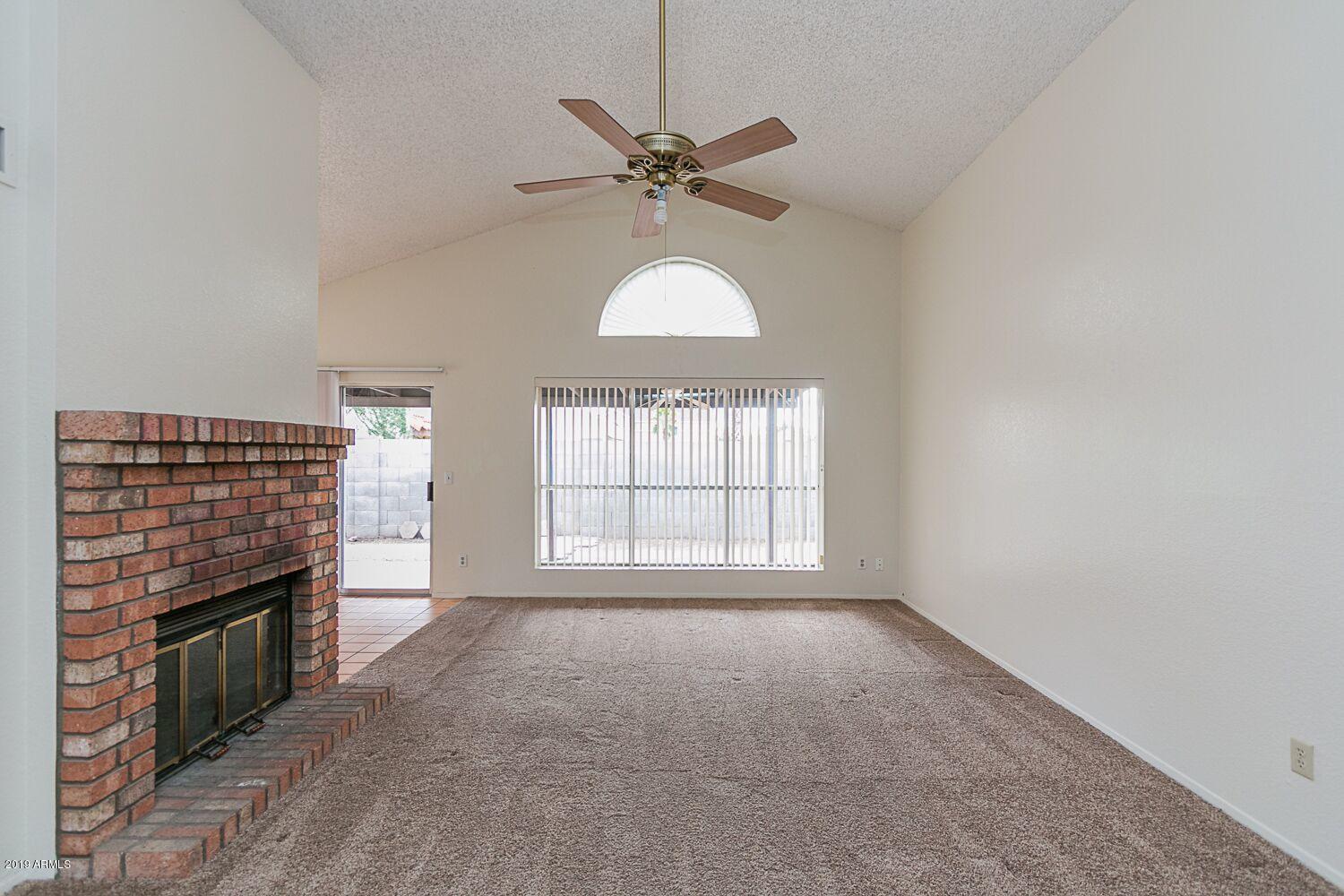 437 East Utopia Road Phoenix, AZ 85024 - Photo 6 of 25 on61SEaT