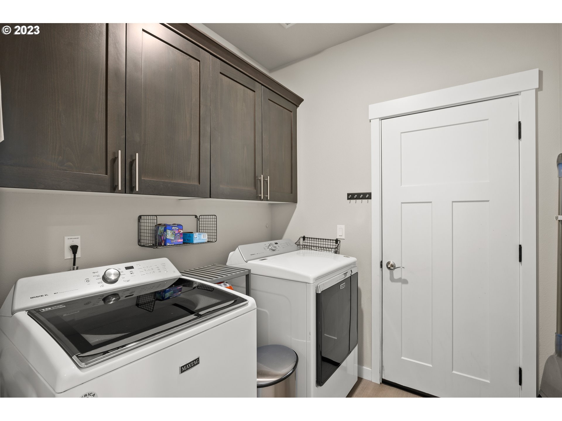 16316 Kitty Hawk Avenue Oregon City, OR 97045 - Photo 13 of 29 a utility room with dryer and washer