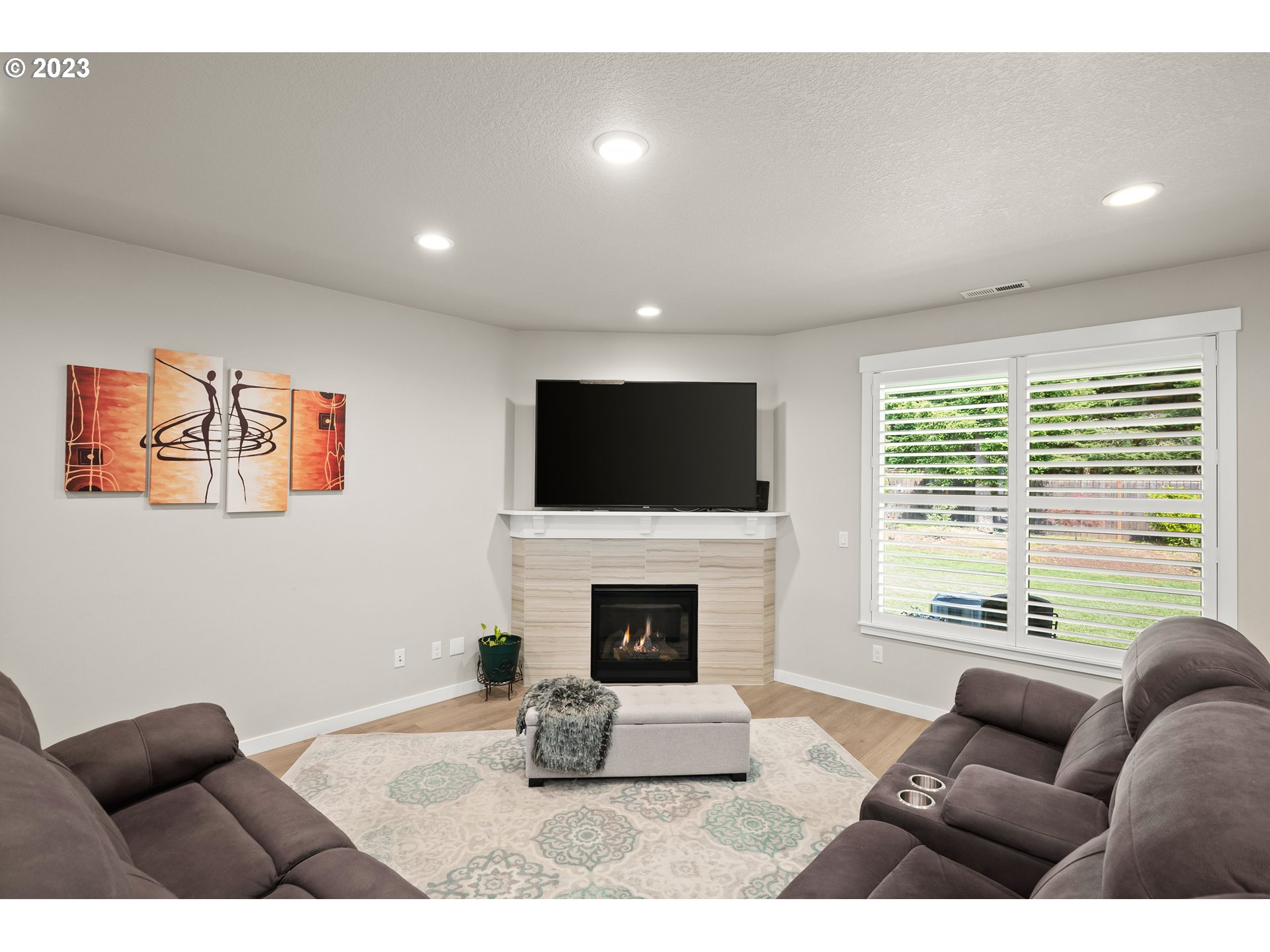 16316 Kitty Hawk Avenue Oregon City, OR 97045 - Photo 7 of 29 a living room with furniture a flat screen tv and a fireplace