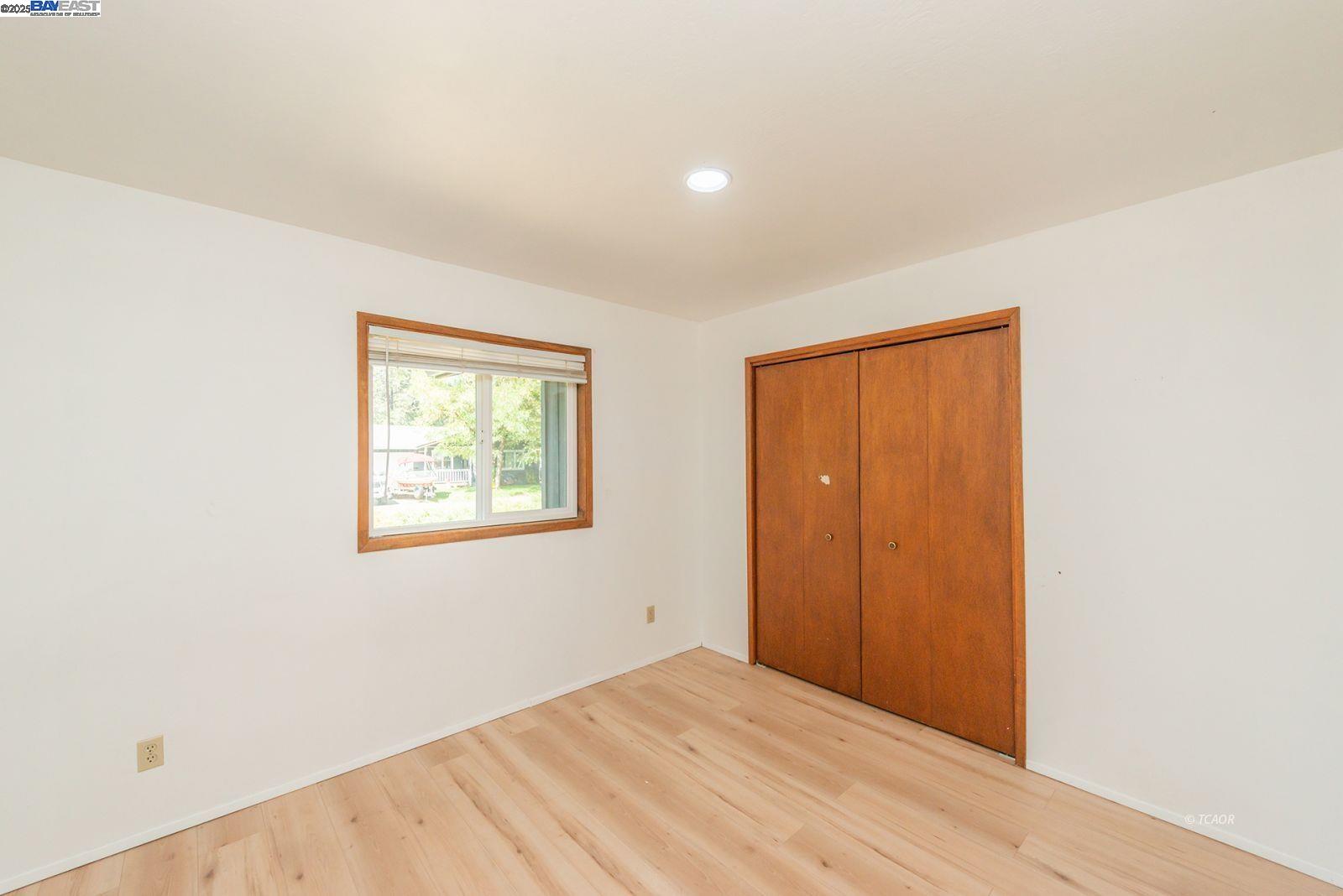 395 Masonic Lane Weaverville, CA 96093 - Photo 20 of 40 an empty room with a window