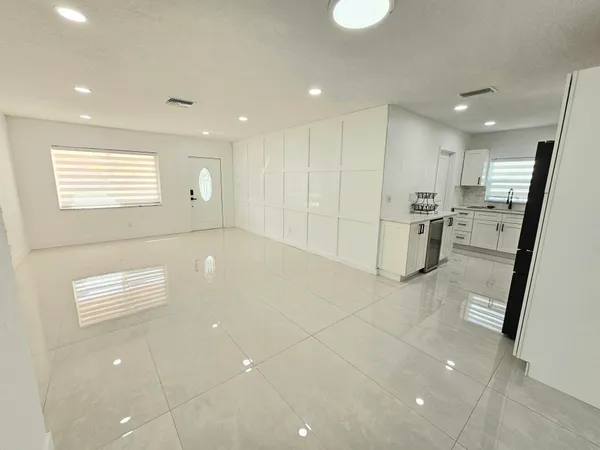 $3,900 | 7304 Westwood Drive, Tamarac, FL 33321