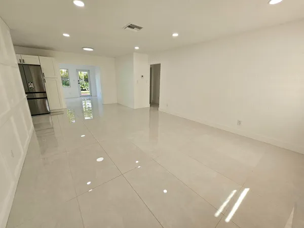 $3,900 | 7304 Westwood Drive, Tamarac, FL 33321