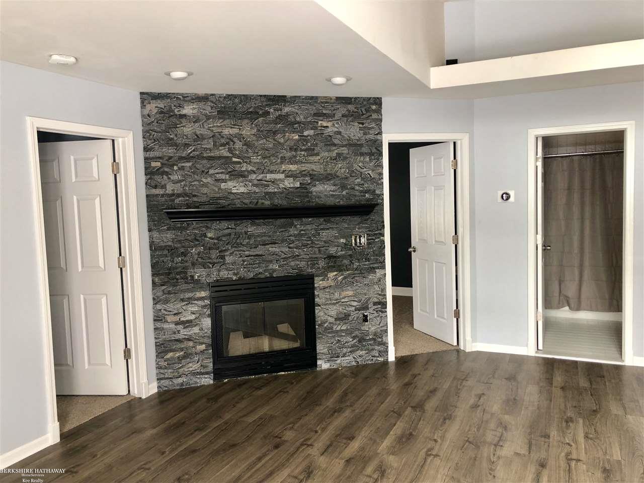 33829 Hooker Road New Baltimore, MI 48047 - Photo 3 of 22 31372239-2.JPG