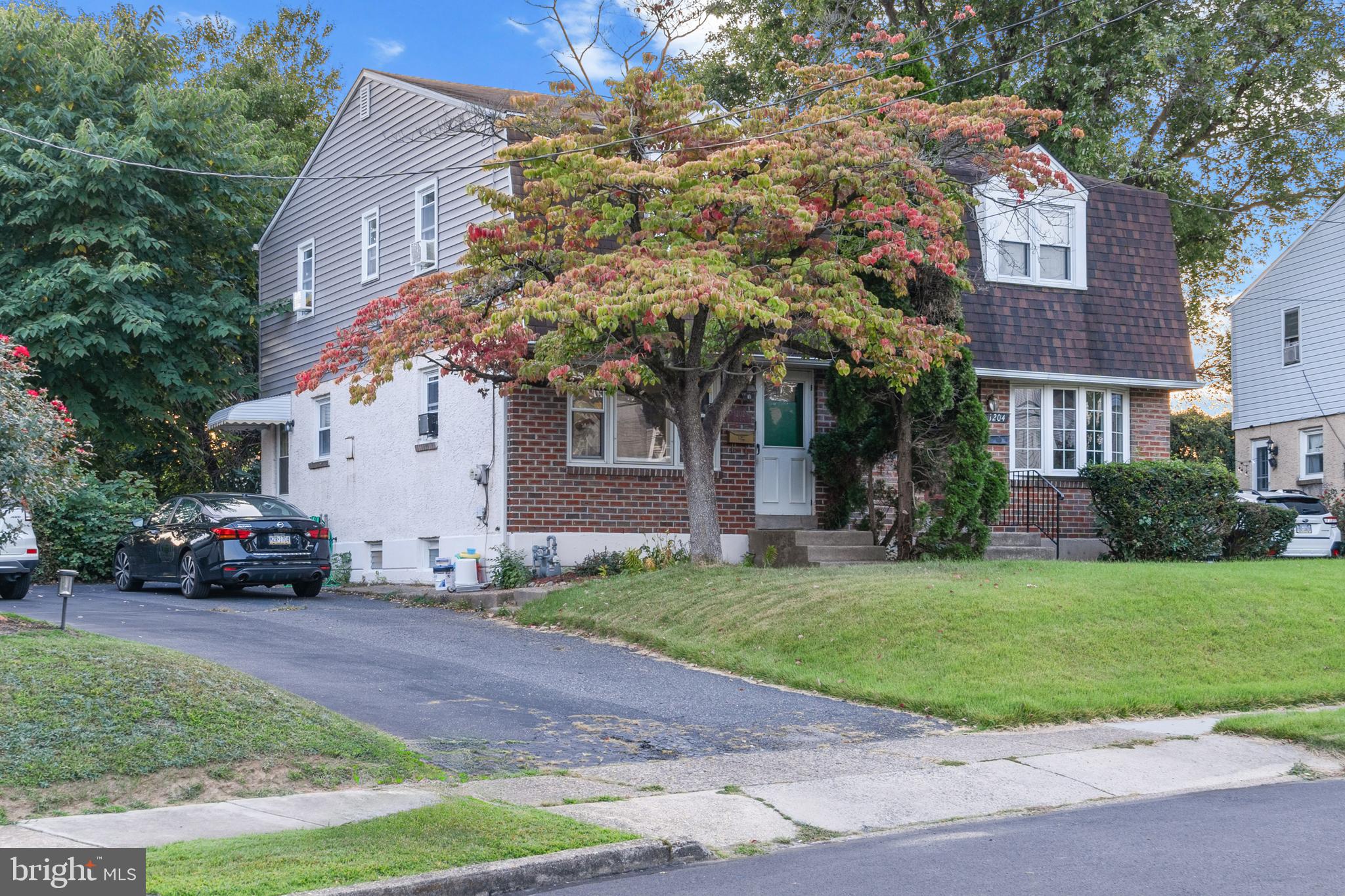 1202 Oak Lane Brookhaven, PA 19015 - Photo 2 of 44