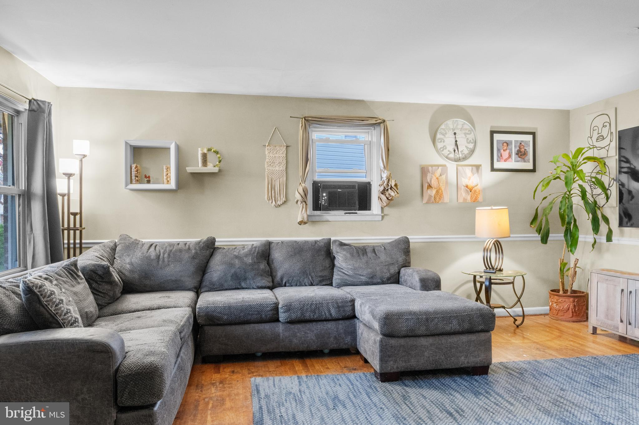 1202 Oak Lane Brookhaven, PA 19015 - Photo 5 of 44