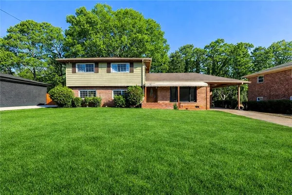 a view of an house that has garden