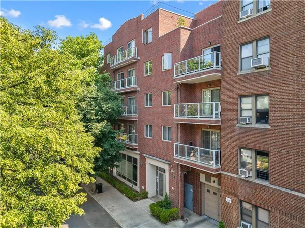 $879,000 | 1689 East 21st Street, Unit D5 | Midwood