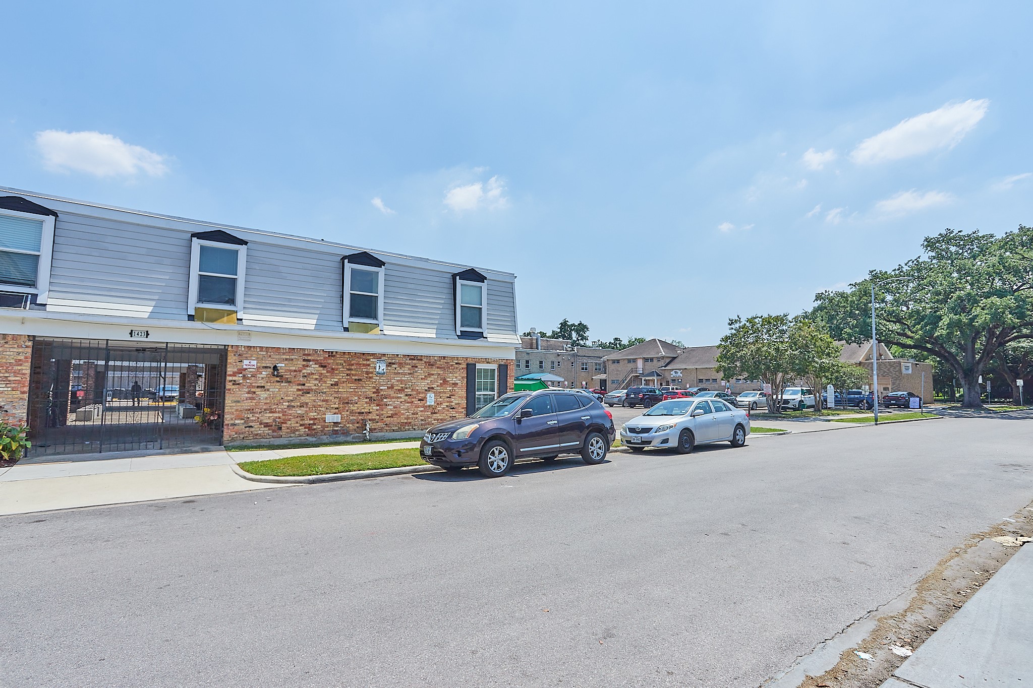 1419 Hawthorne Street, Unit 22 Houston, TX 77006 - Photo 20 of 27 a car parked in front of house