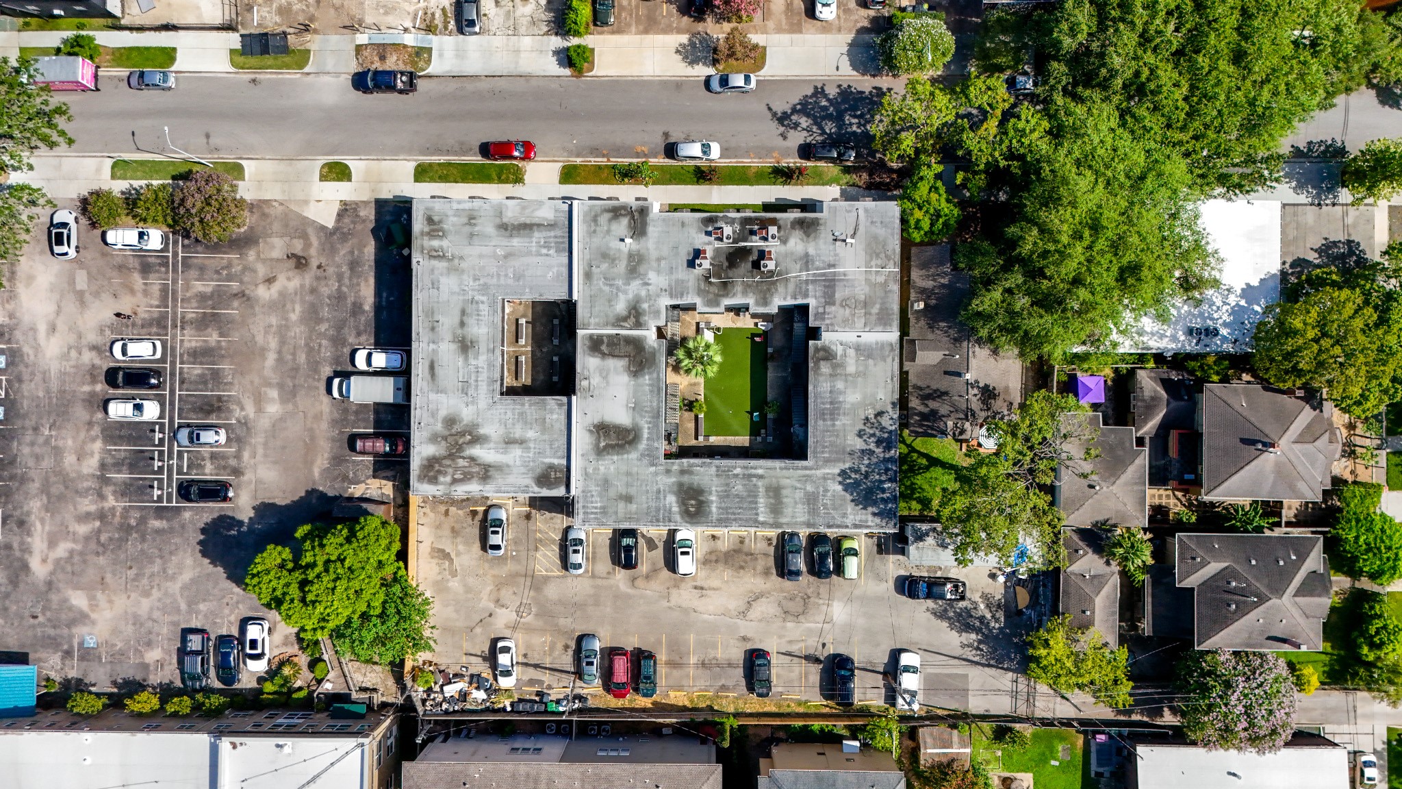 1419 Hawthorne Street, Unit 22 Houston, TX 77006 - Photo 26 of 27 an aerial view of houses with outdoor space