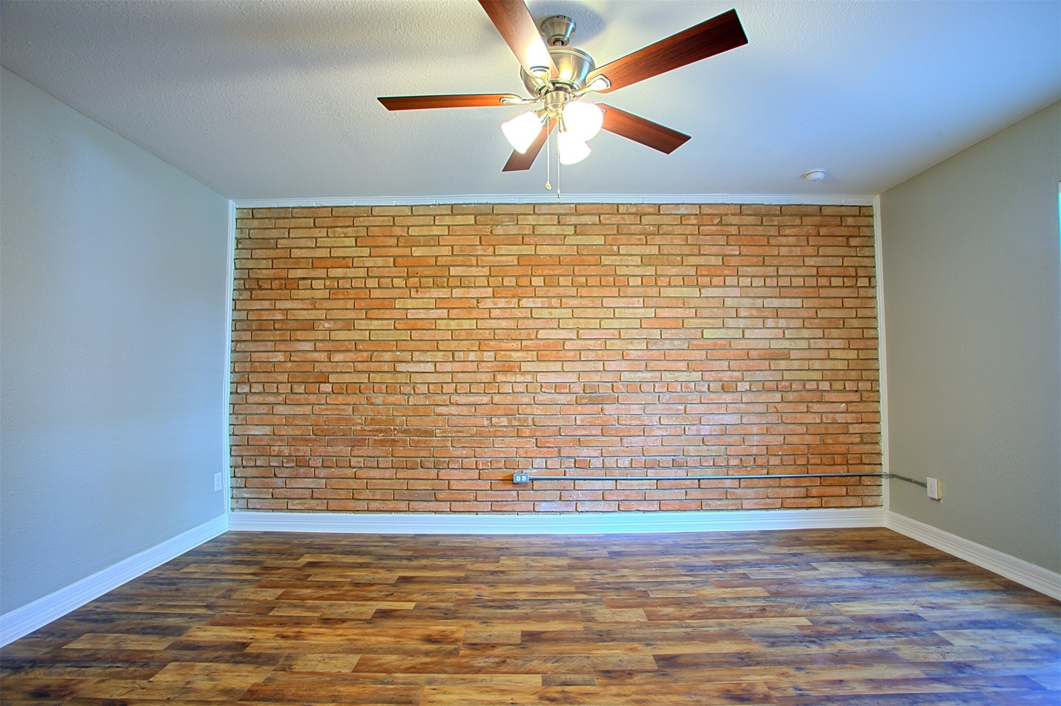 1419 Hawthorne Street, Unit 22 Houston, TX 77006 - Photo 4 of 27 a view of empty room with wooden floor and fan