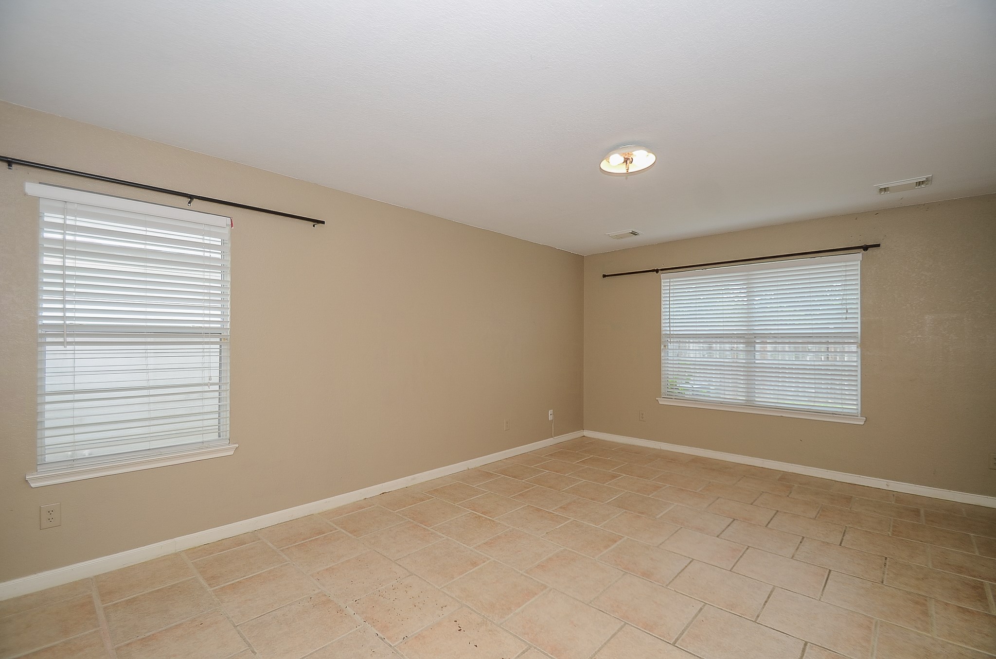 11711 Wainscot Court Houston, TX 77038 - Photo 28 of 32 a view of an empty room with a window