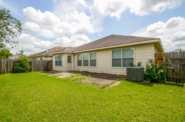 $1,750 | 11711 Wainscot Court, Houston, TX 77038