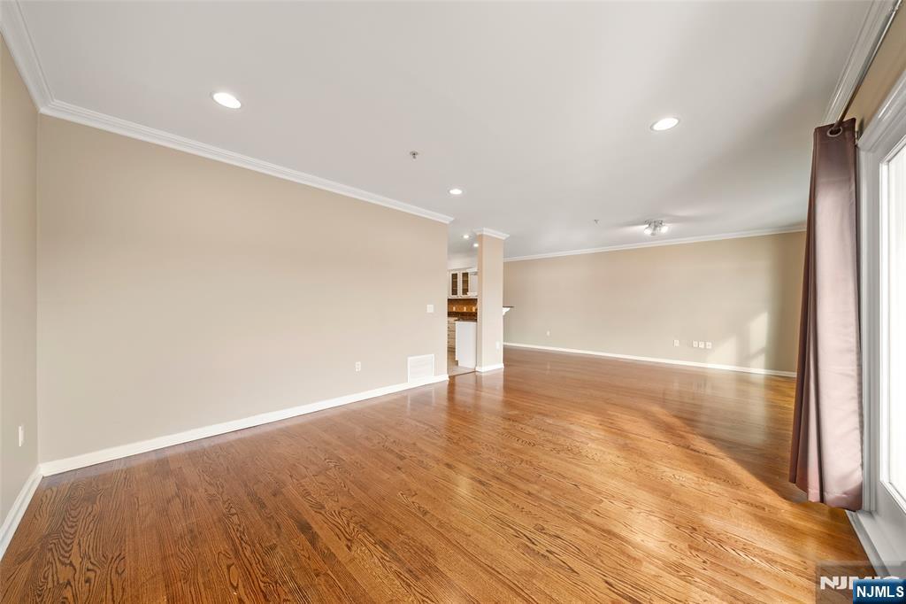 155 The Promenade Edgewater, NJ 07020 - Photo 9 of 26