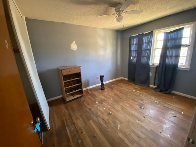 a view of a livingroom with furniture and windows