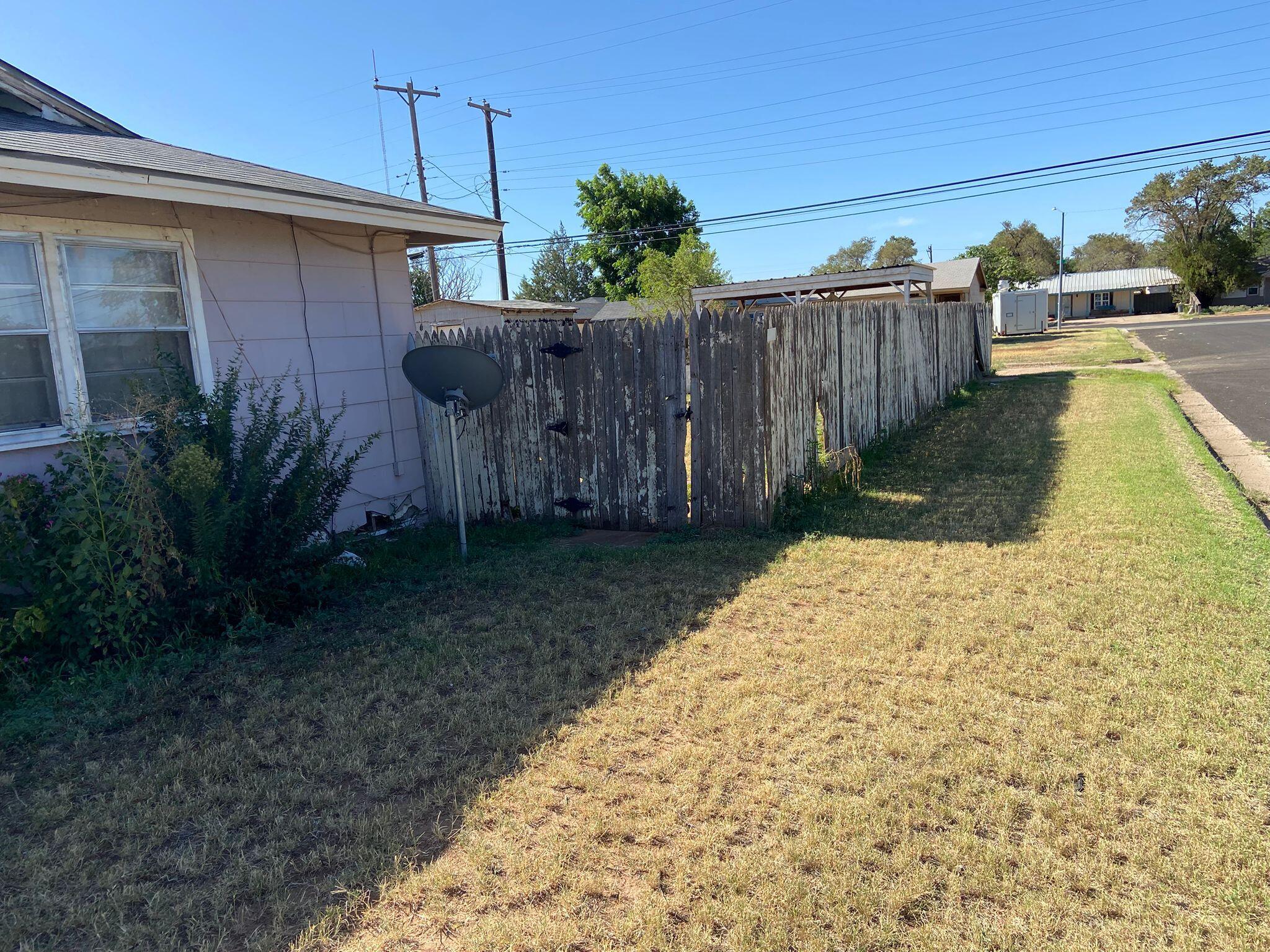 527 51st Street Lubbock, TX 79404 - Photo 2 of 25 2