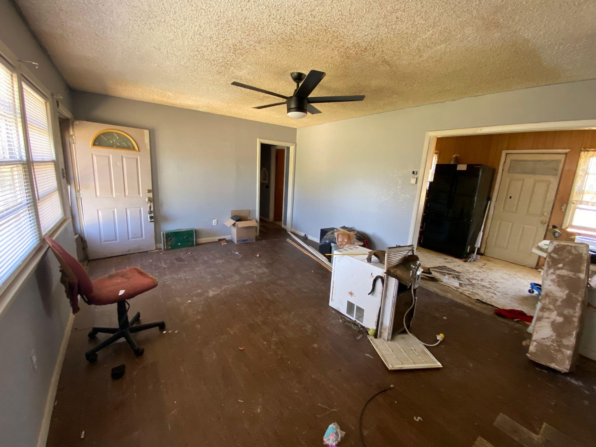 527 51st Street Lubbock, TX 79404 - Photo 5 of 25 5