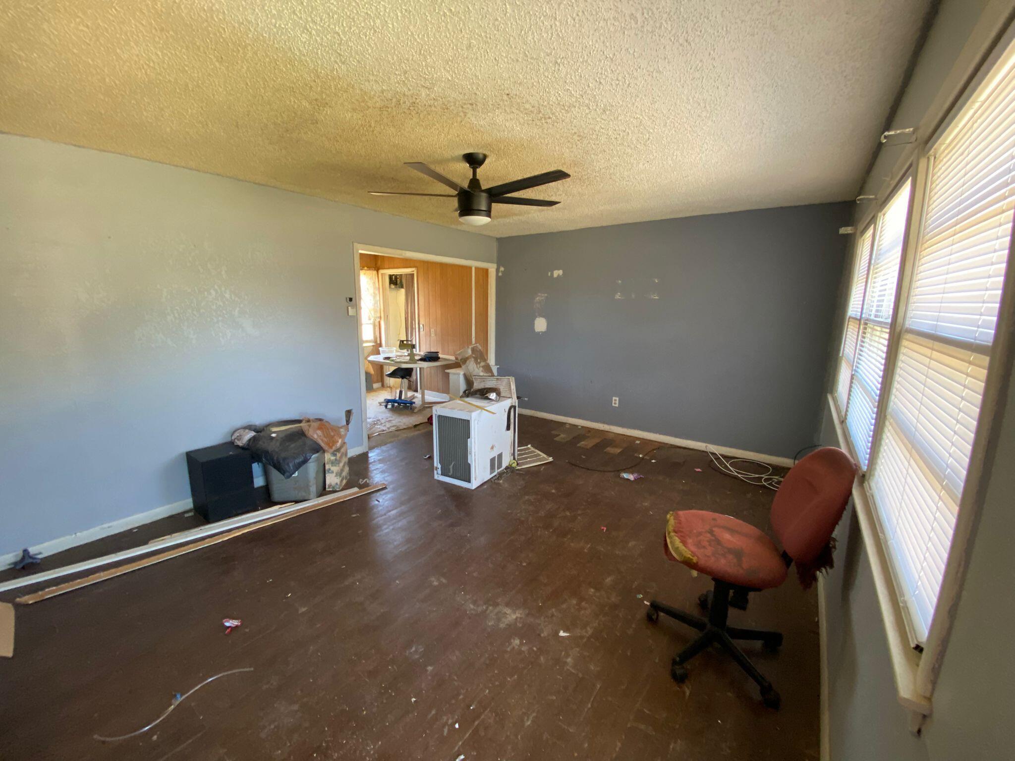 527 51st Street Lubbock, TX 79404 - Photo 6 of 25 6