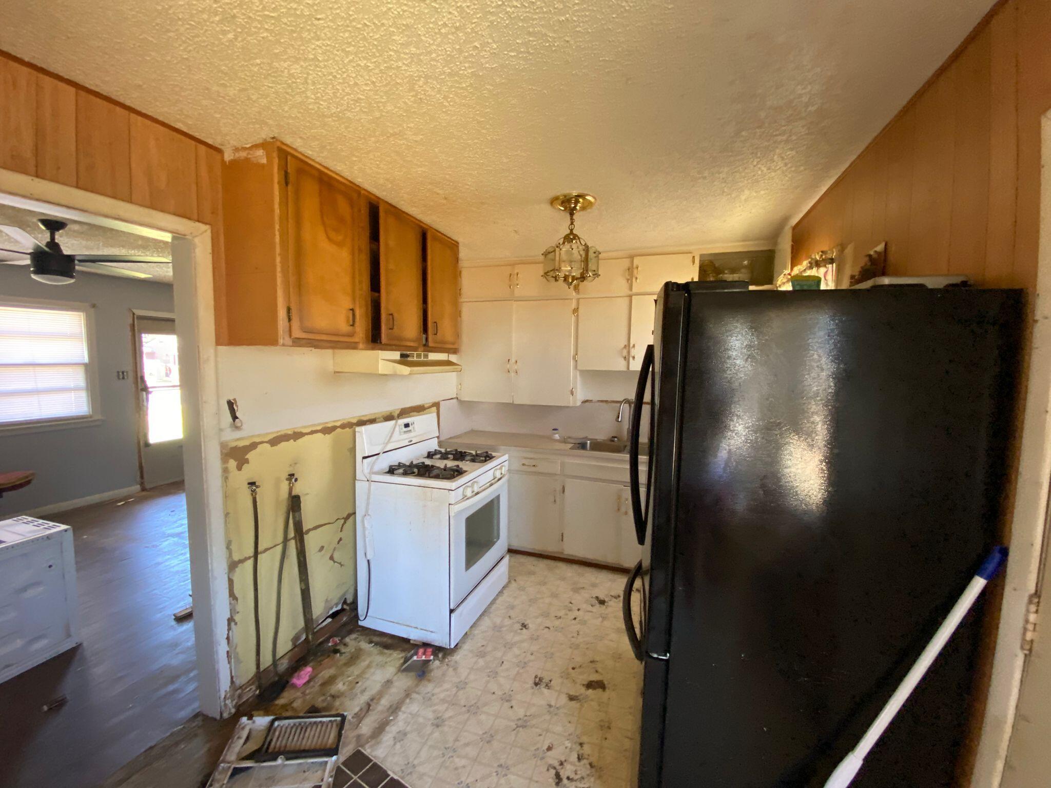 527 51st Street Lubbock, TX 79404 - Photo 8 of 25 8